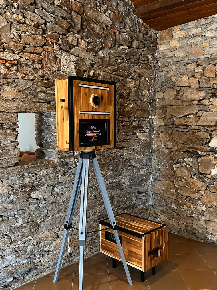 Animation photobooth pour fête d'anniversaire à Nantes - accessoires et impressions