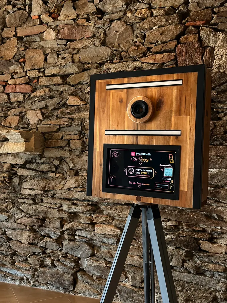 Location photobooth pour mariage élégant à Nantes - borne photo avec impressions